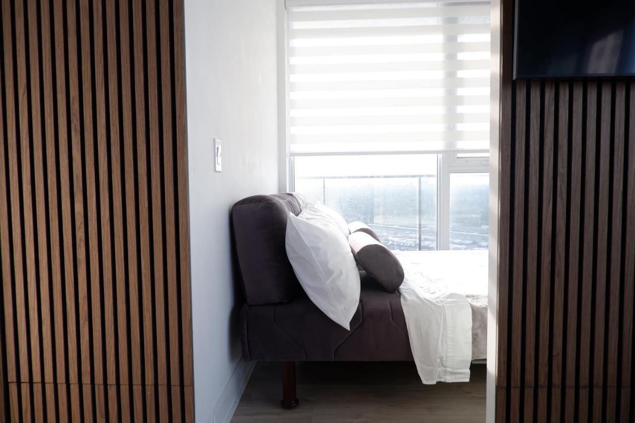 Modern Luxury Waterfront Condo Mississauga Exterior foto
